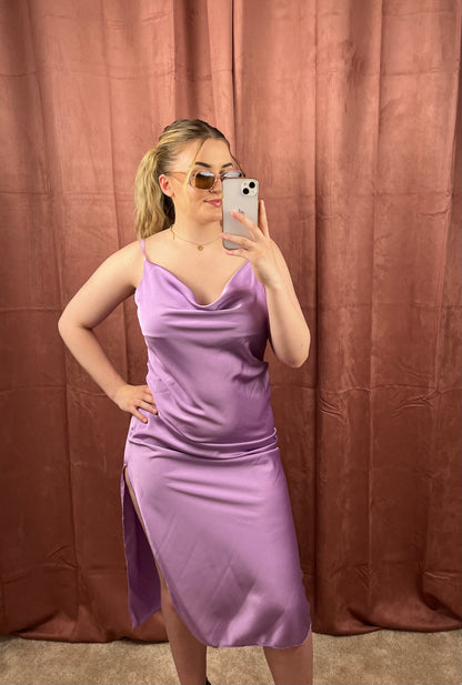 ROBE EN SATIN (VIOLET)