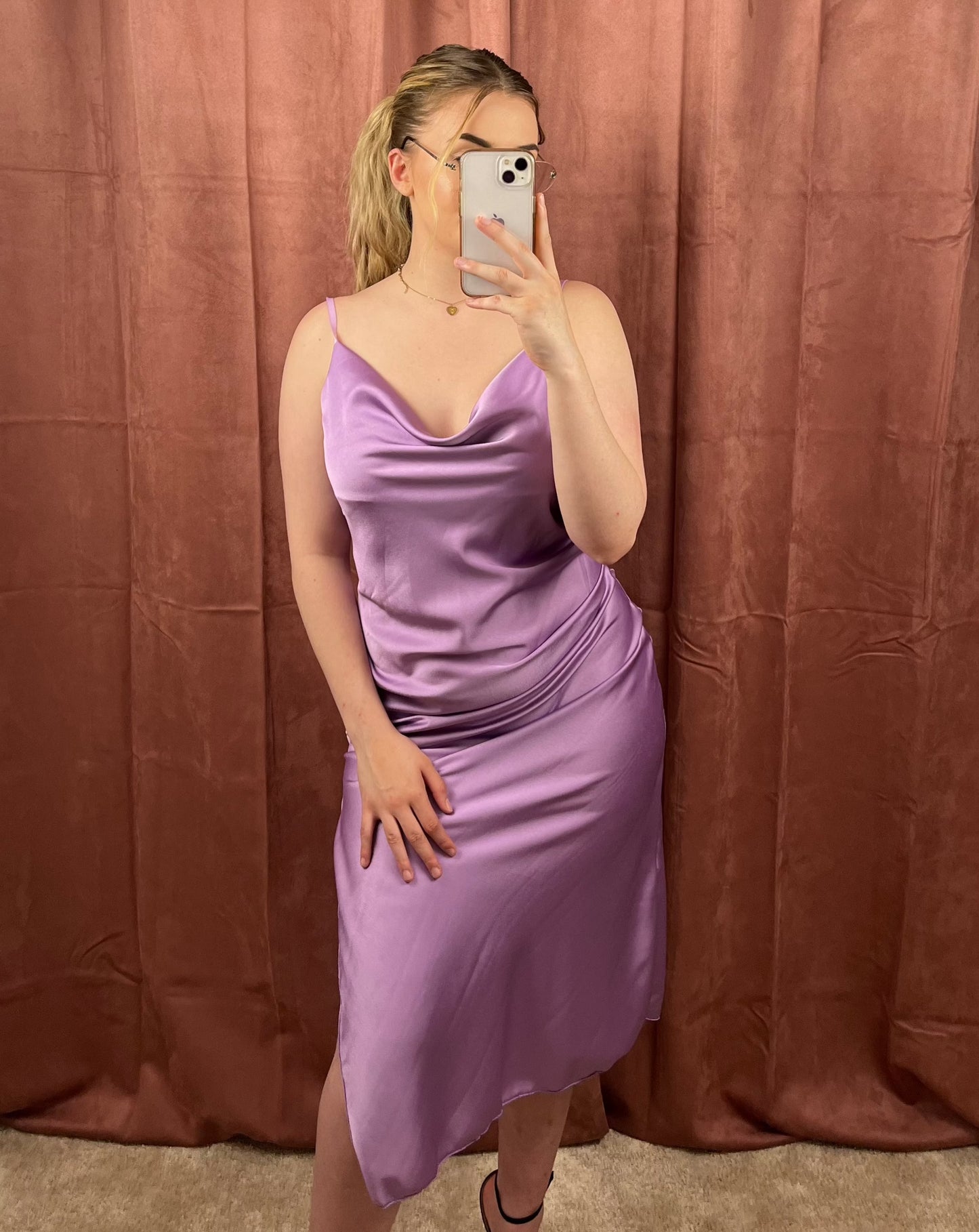 ROBE EN SATIN (VIOLET)